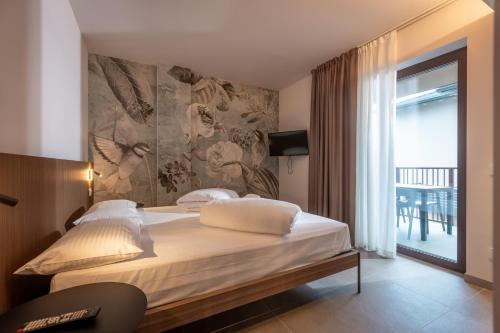 2 bedrooms, 4 beds