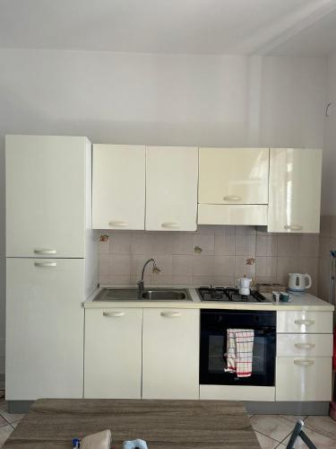 Kitchen, Mary T House in Campagnano Di Roma