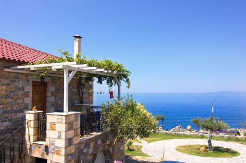 2 bedrooms, 4 beds