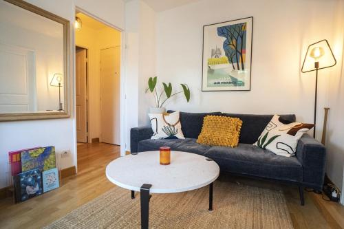 Bright 37m For 2 With Balcony In Paris! - image 11
