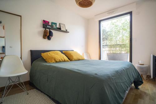 Bright 37m For 2 With Balcony In Paris! - image 6