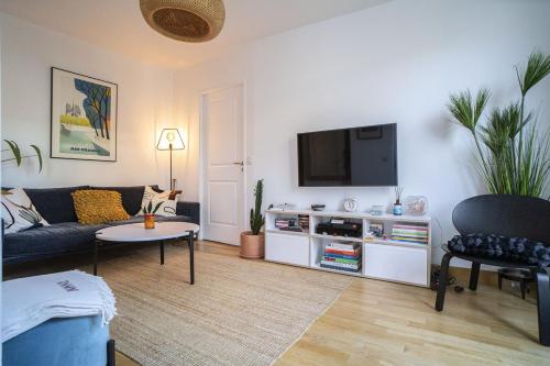 Bright 37m For 2 With Balcony In Paris! - image 13