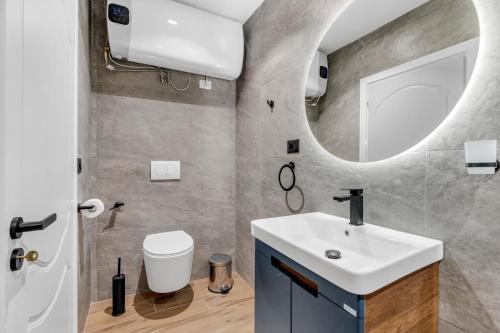 One-Bedroom Apartment image 8