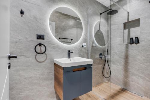 One-Bedroom Apartment image 7