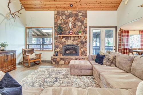 Spacious Pinetop Home with Back Yard and Fire Pit - image 12