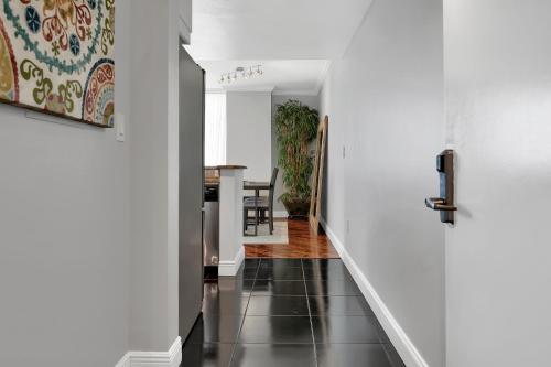 Fabulous 2 bedroom in Heart of Grove in Miami, USA