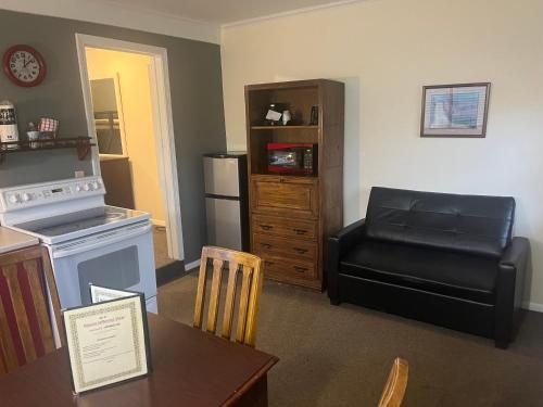 2 double beds, 1 bunk bed, 1 sofa bed