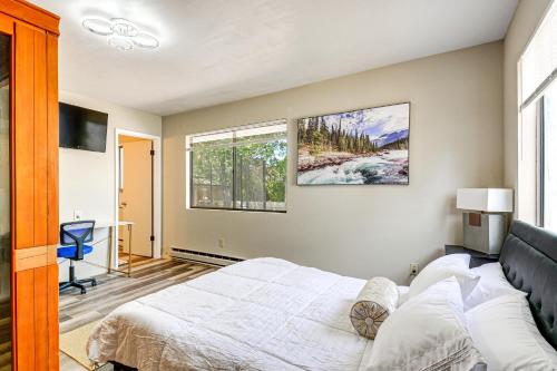 Hot Tub and Sauna Dewey Getaway with Community Perks in Prescott Valley