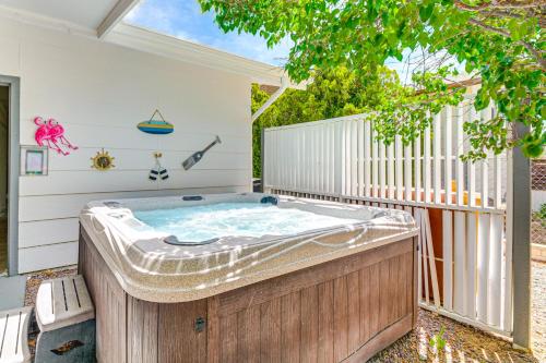 Hot Tub and Sauna Dewey Getaway with Community Perks in Prescott Valley