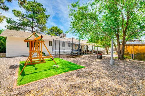 Hot Tub and Sauna Dewey Getaway with Community Perks in Prescott Valley