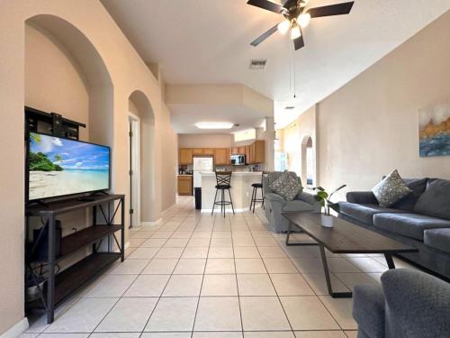 Amazing Villa 4Bd with Pool in a gated comm, 160 villa in Haines City, USA