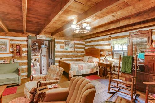 Ferrum Rustic Cabin in the Valley w/ Fire Pit in Vūlvaina (VA)