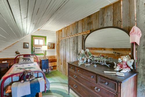 Ferrum Rustic Cabin in the Valley w/ Fire Pit in Vūlvaina (VA)