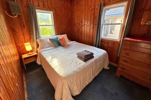 Cozy cabin on the beach of Lake Huron in Oscoda, USA