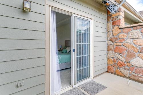 Seasonal Pool, Balcony: Quiet & Cozy Aurora Condo! in Tallyn's Reach