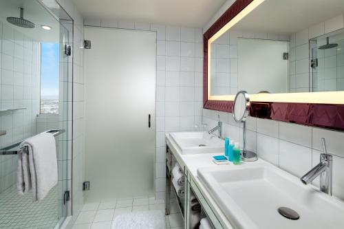 567061923 SAHARA Las Vegas