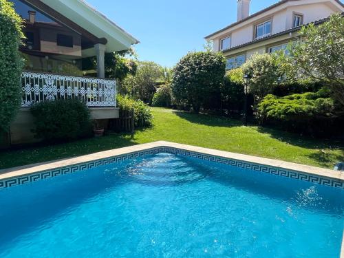 Exclusiva casa con piscina en la mejor zona de Vigo gîte à louer Areal de Menduíña