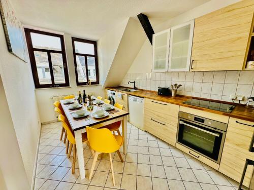 Massive Karli Loft - over 130 meters floor space - home theater room - 4 private sleeping areas - best location in Leipzig, Lipsko