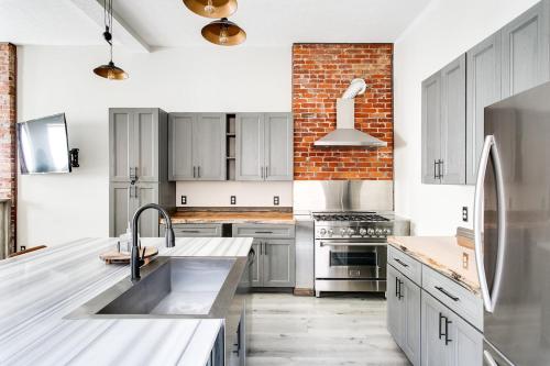 Bourbon Trail-12ft Ceilings-Parking-Chefs Kitchen in Louisville, USA