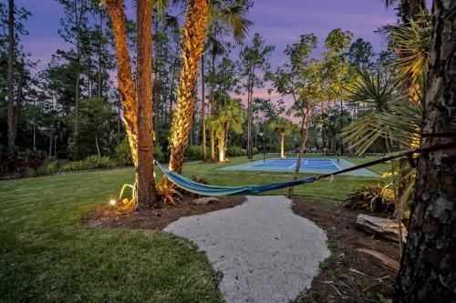 Naples Escape, 2 Villas, Pickleball, Basketball, Heated pool & Spa, Game Room