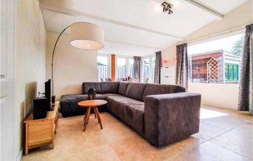  3 Bedroom Lovely Home In Scherpenisse in Scherpenisse
