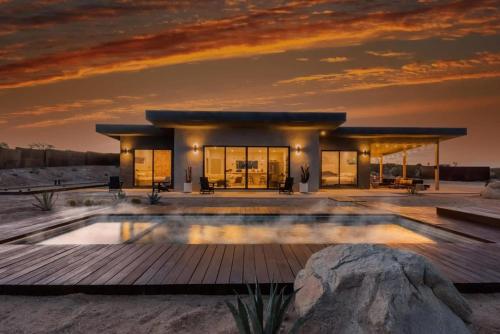 Hightail House- Heated Pool & Spa Joshua Tree in Joshua Tree, USA