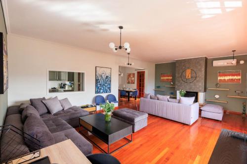 Aiolos Grand super lux suite kalamaki Alimos near the sea, Athens
