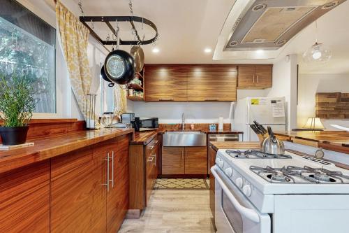 Charming Lake Tahoe Cabin Charming Lake Tahoe Cabin