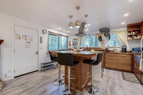 Charming Lake Tahoe Cabin Charming Lake Tahoe Cabin