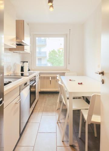 Home4Now BM02 Monteursunterkunft in Bergheim I 2 Schlafzimmer für 5 Personen I Küche I SmartTV I WiFi I Parkplatz