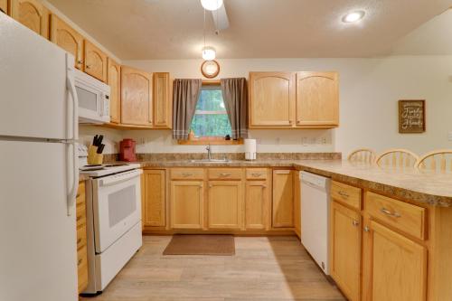 Family Home with Spacious Deck in Arrowhead Lake! - image 12
