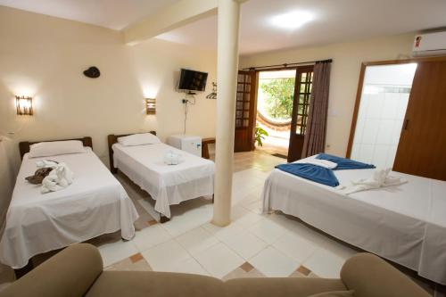 1 double bed, 2 twin beds