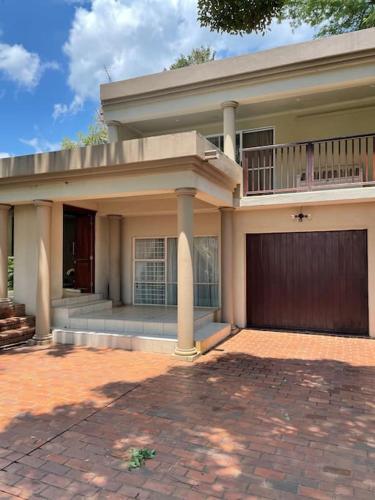 Red Cascade - Luxury 4 bedrooms -solar and aircons, Hartbeespoort (zdjęcie 2)