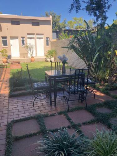 Red Cascade - Luxury 4 bedrooms -solar and aircons, Hartbeespoort (zdjęcie 8)