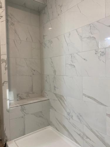 2 BR Modern Home - Visit Saratoga & Lake George in Queensbury, USA