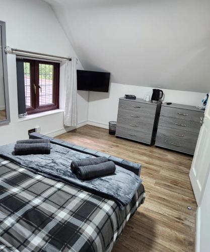 Rainsough Cottage Guest House - Shared Bathroom - Free Parking & WiFi Rainsough Cottage Guest House - Shared Bathroom - Free Parking & WiFi