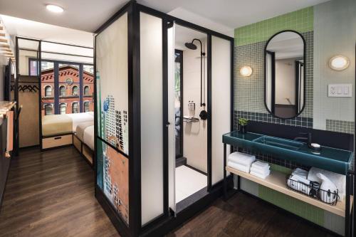 room detail thumbnail 1