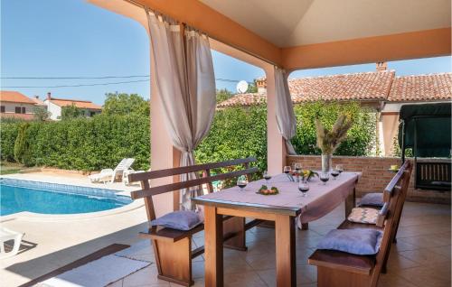 Peldbaseins, Holiday Home Grandici Iv in Grandici