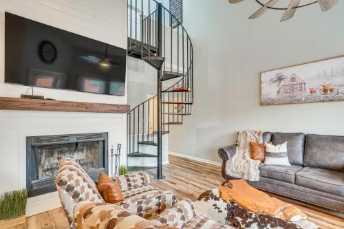 Downtown Gatlinburg Condo with Mountain-View Balcony in Gatlinburg, USA