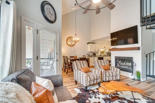 Downtown Gatlinburg Condo with Mountain-View Balcony in Gatlinburg, USA