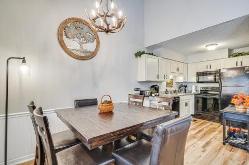 Downtown Gatlinburg Condo with Mountain-View Balcony in Gatlinburg, USA
