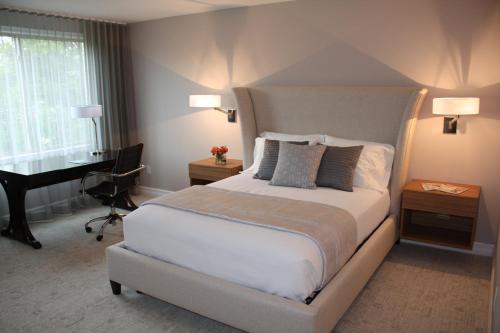 Executive Queen Room