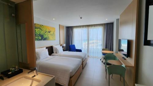 Happy Beach Seaview Hotel - The Arena Cam Ranh Resort