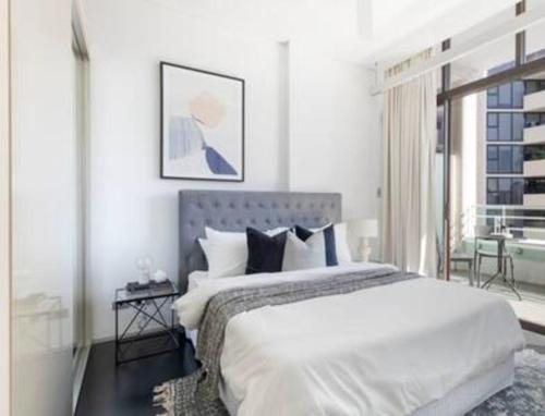1 bedroom Apartment 437 Bourke Street - main image
