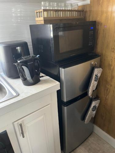 cuisine, Adama Suites Studio 1B in Potters Village