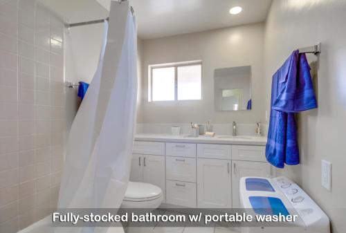 Entire Lovely 3-Bedroom Home w Yard, Parking