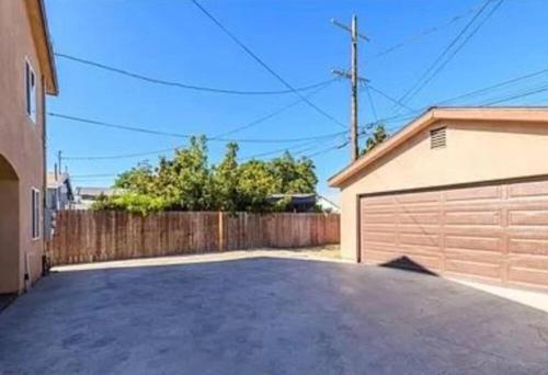 Huge 10 bedrooms! South of DTLA in Los Angeles, USA