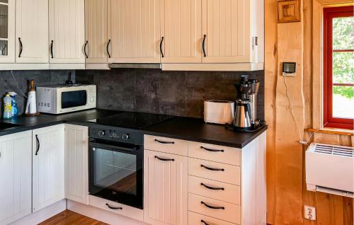 مطبخ, Nice Home In Malm With Lake View in Steinkjer City Center