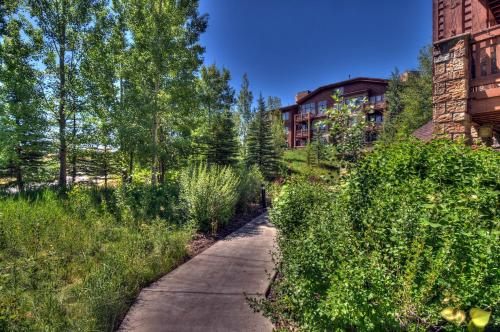 Mayflower Lakeside 303-21 by Moose Management Mayflower Lakeside 303-21 by Moose Management
