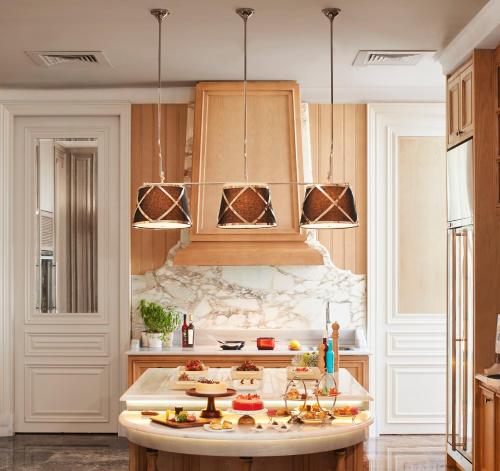 Bar/lounge, The Ritz-Carlton, Pune in Pune Airport